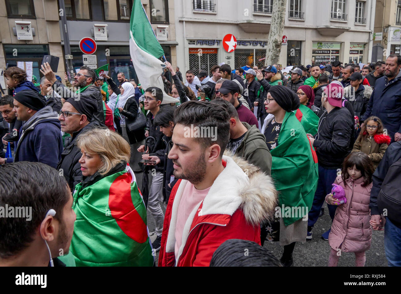 Manifestations de la diaspora algérienne Abdelaziz Bouteflika 5e candidature au poste présidentiel, Lyon, France Banque D'Images