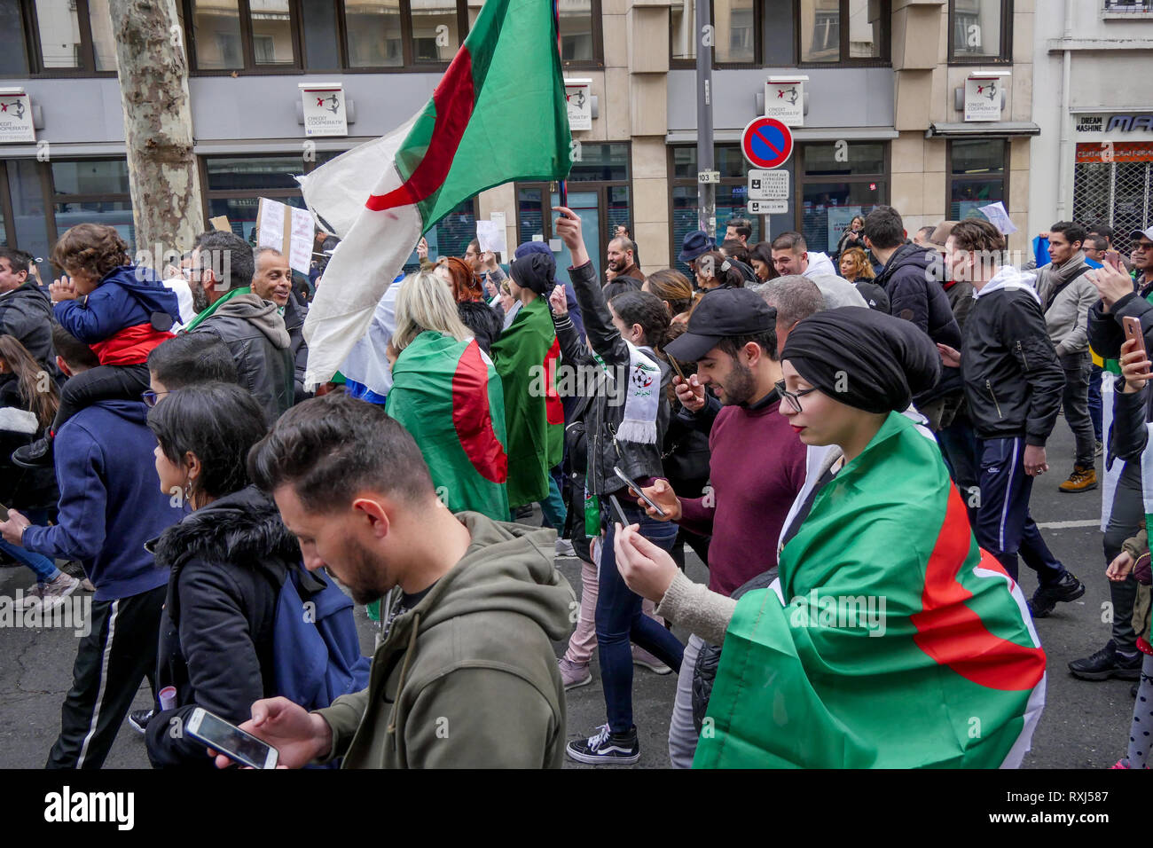 Manifestations de la diaspora algérienne Abdelaziz Bouteflika 5e candidature au poste présidentiel, Lyon, France Banque D'Images
