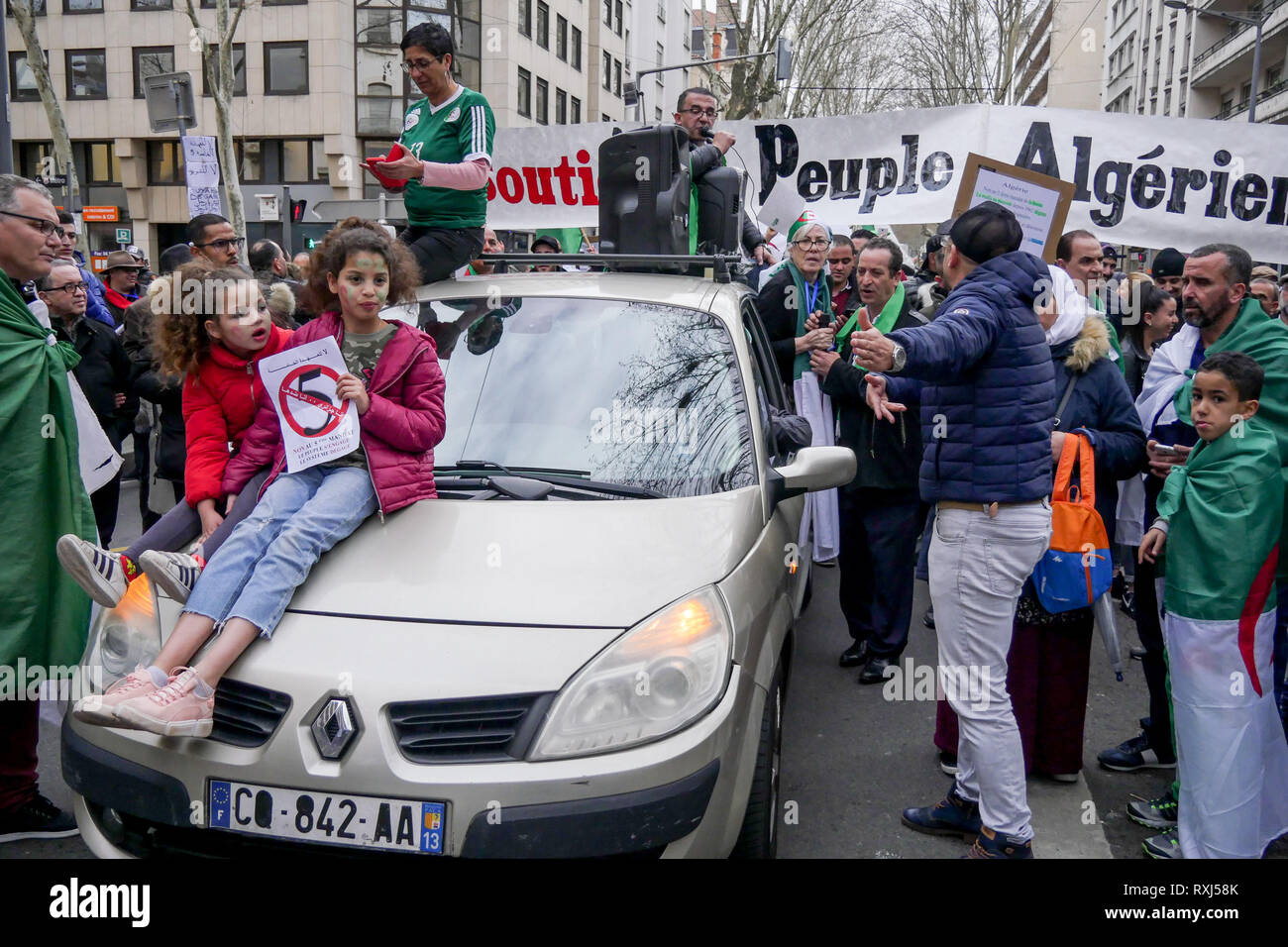 Manifestations de la diaspora algérienne Abdelaziz Bouteflika 5e candidature au poste présidentiel, Lyon, France Banque D'Images