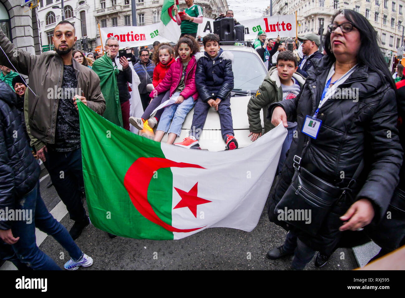 Manifestations de la diaspora algérienne Abdelaziz Bouteflika 5e candidature au poste présidentiel, Lyon, France Banque D'Images
