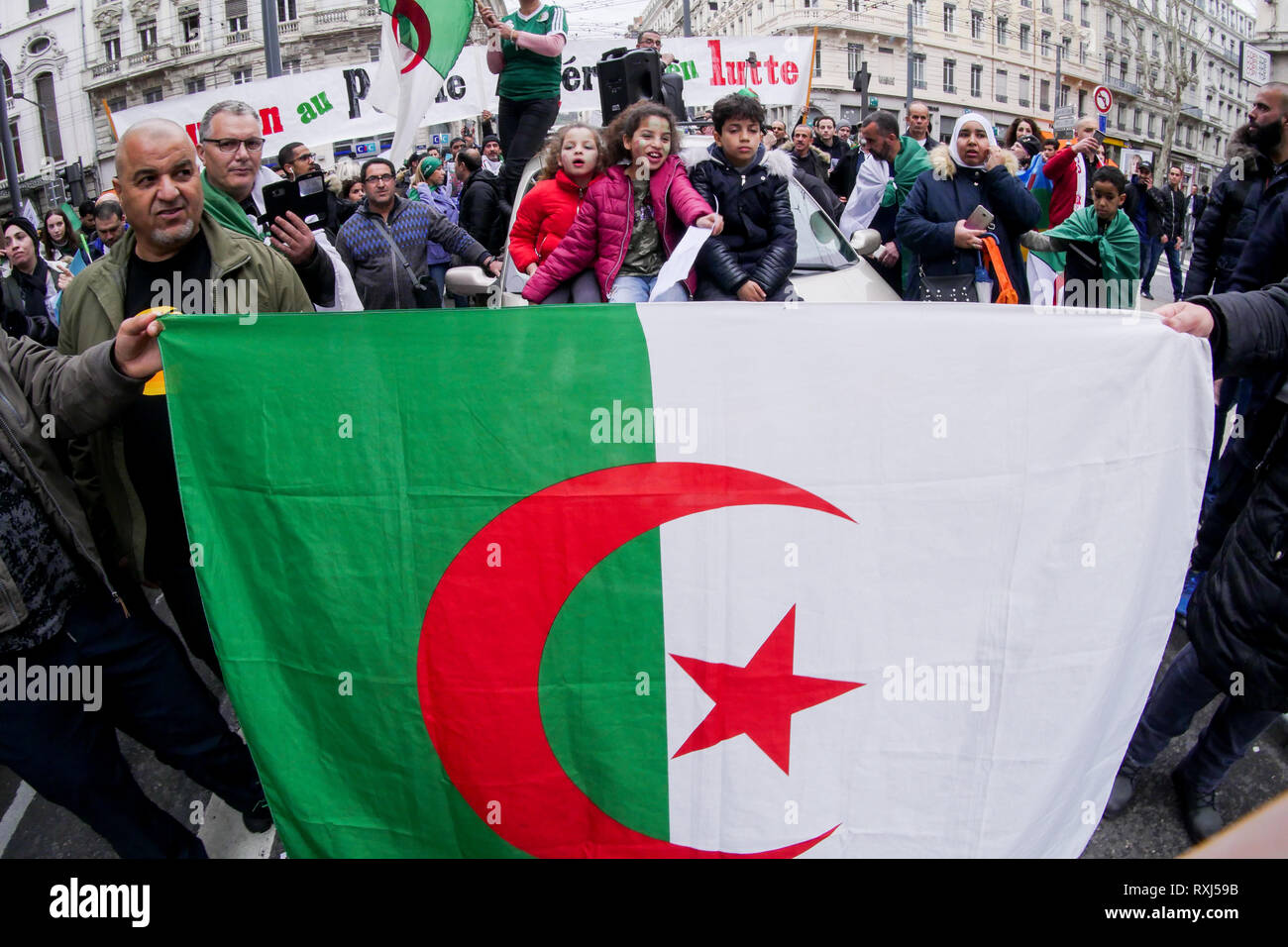Manifestations de la diaspora algérienne Abdelaziz Bouteflika 5e candidature au poste présidentiel, Lyon, France Banque D'Images