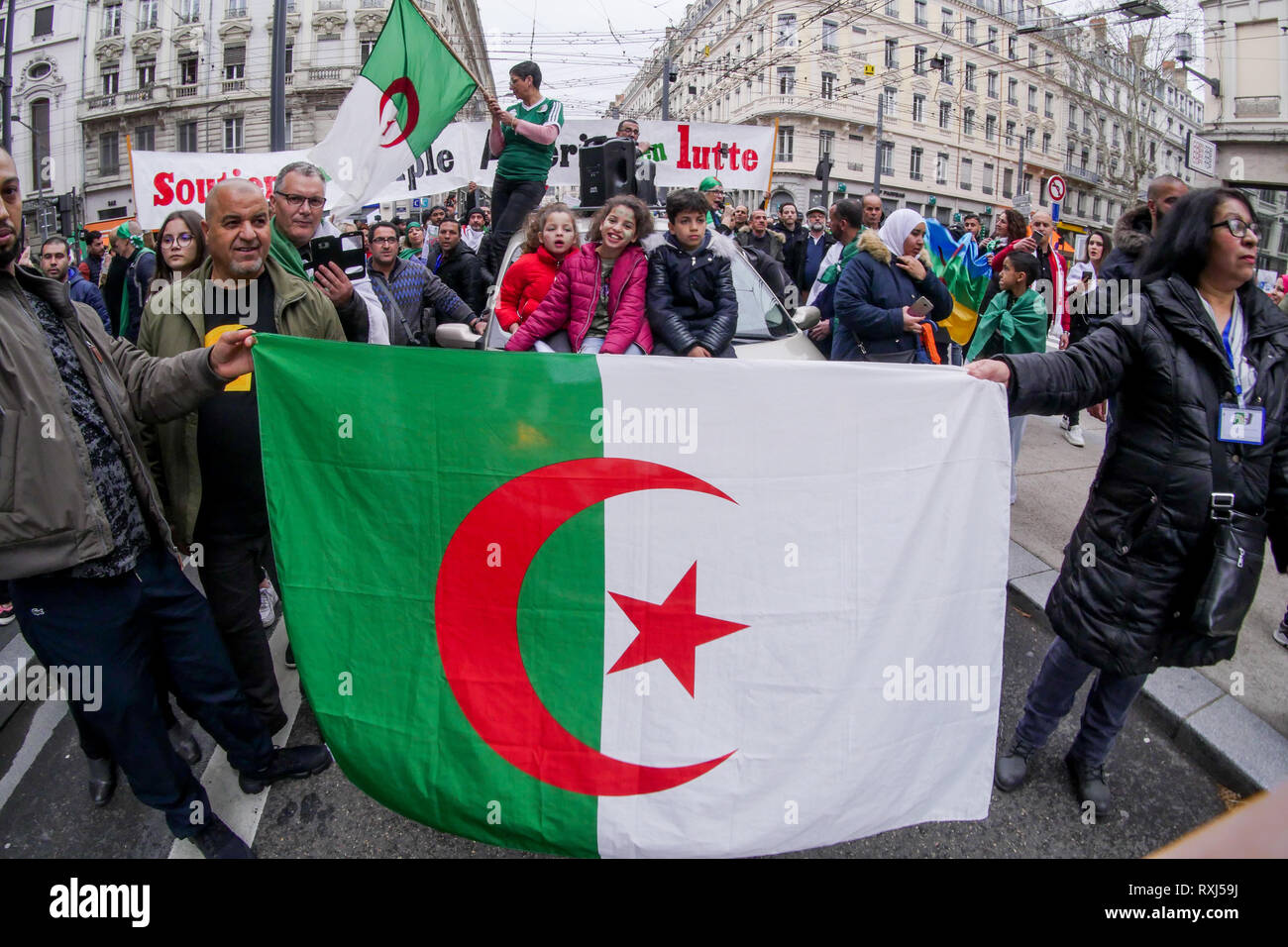 Manifestations de la diaspora algérienne Abdelaziz Bouteflika 5e candidature au poste présidentiel, Lyon, France Banque D'Images