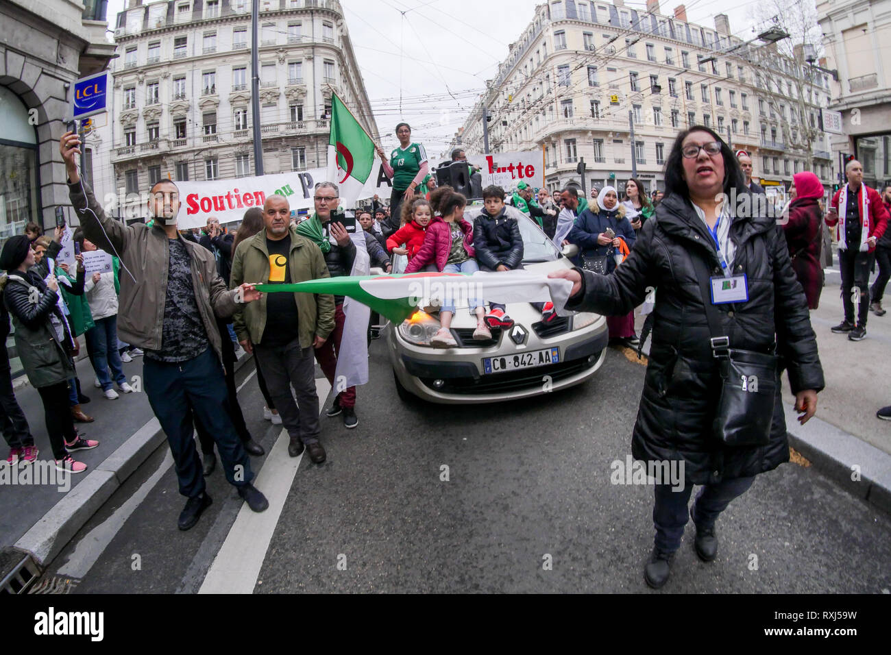 Manifestations de la diaspora algérienne Abdelaziz Bouteflika 5e candidature au poste présidentiel, Lyon, France Banque D'Images
