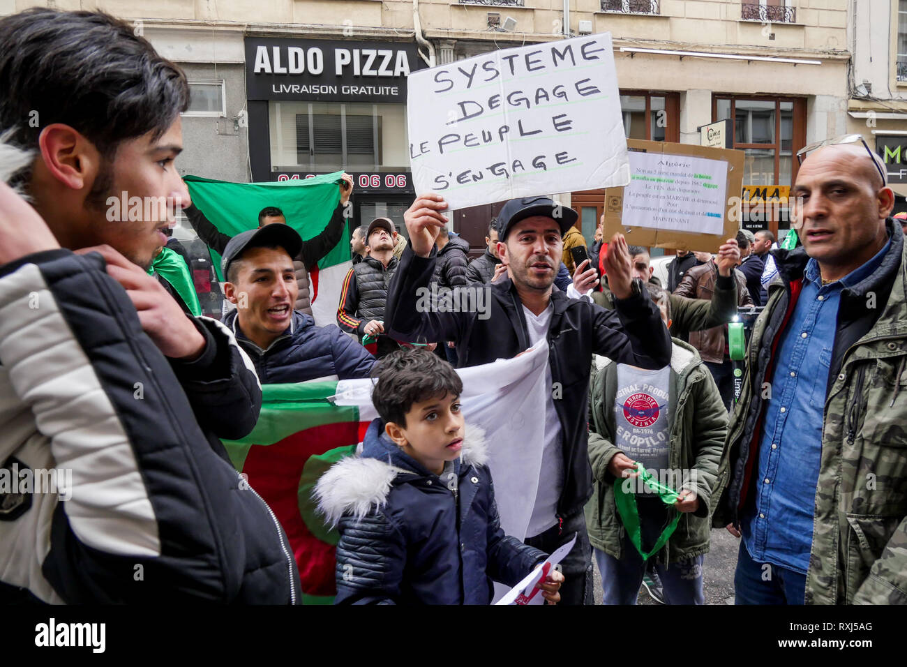Manifestations de la diaspora algérienne Abdelaziz Bouteflika 5e candidature au poste présidentiel, Lyon, France Banque D'Images