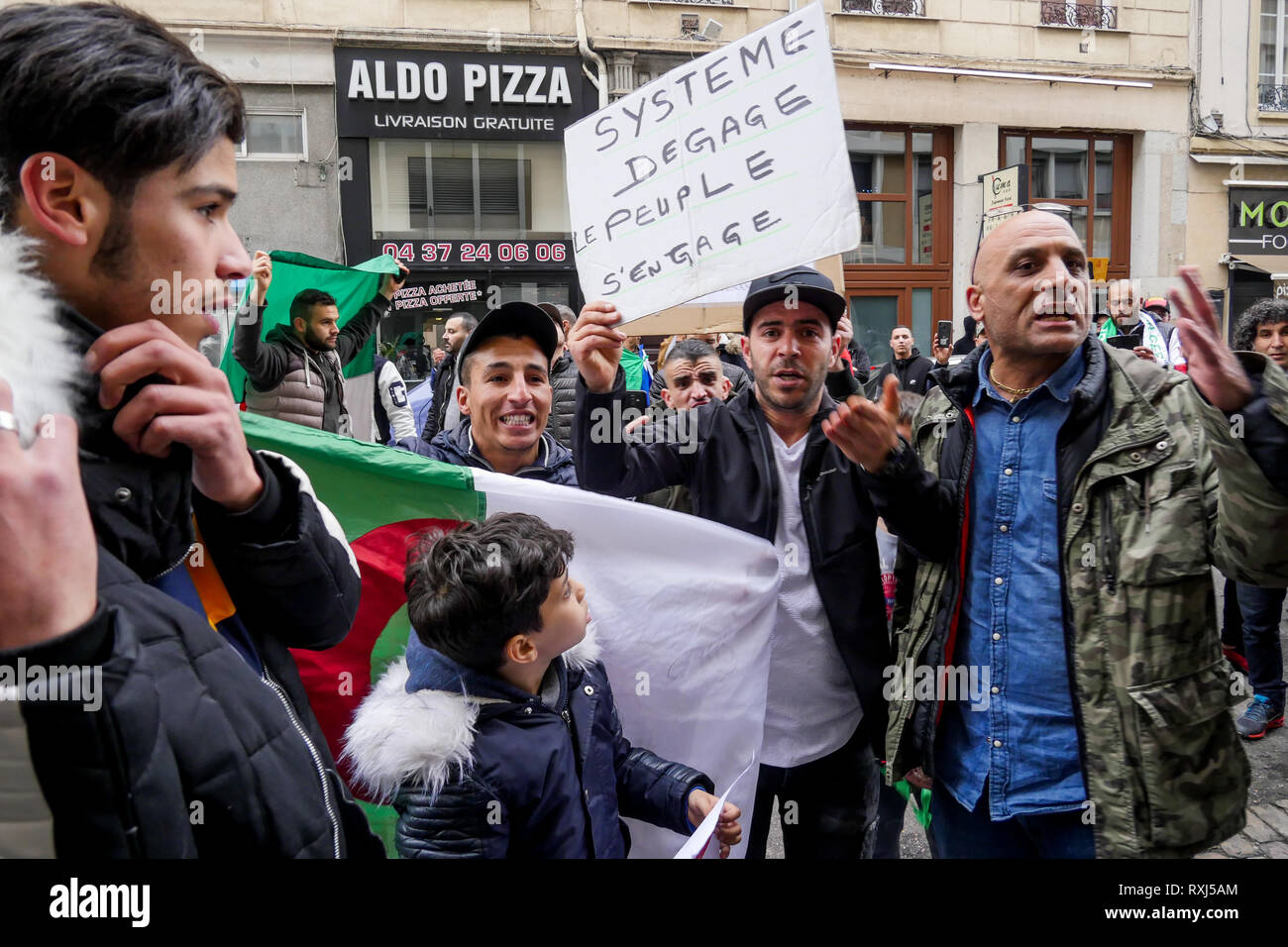 Manifestations de la diaspora algérienne Abdelaziz Bouteflika 5e candidature au poste présidentiel, Lyon, France Banque D'Images