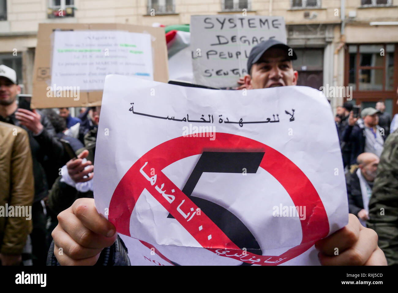 Manifestations de la diaspora algérienne Abdelaziz Bouteflika 5e candidature au poste présidentiel, Lyon, France Banque D'Images