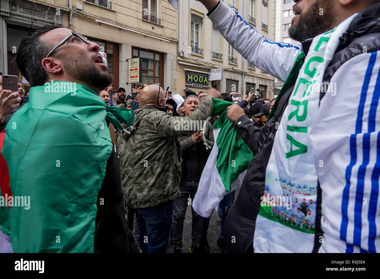 Manifestations de la diaspora algérienne Abdelaziz Bouteflika 5e candidature au poste présidentiel, Lyon, France Banque D'Images