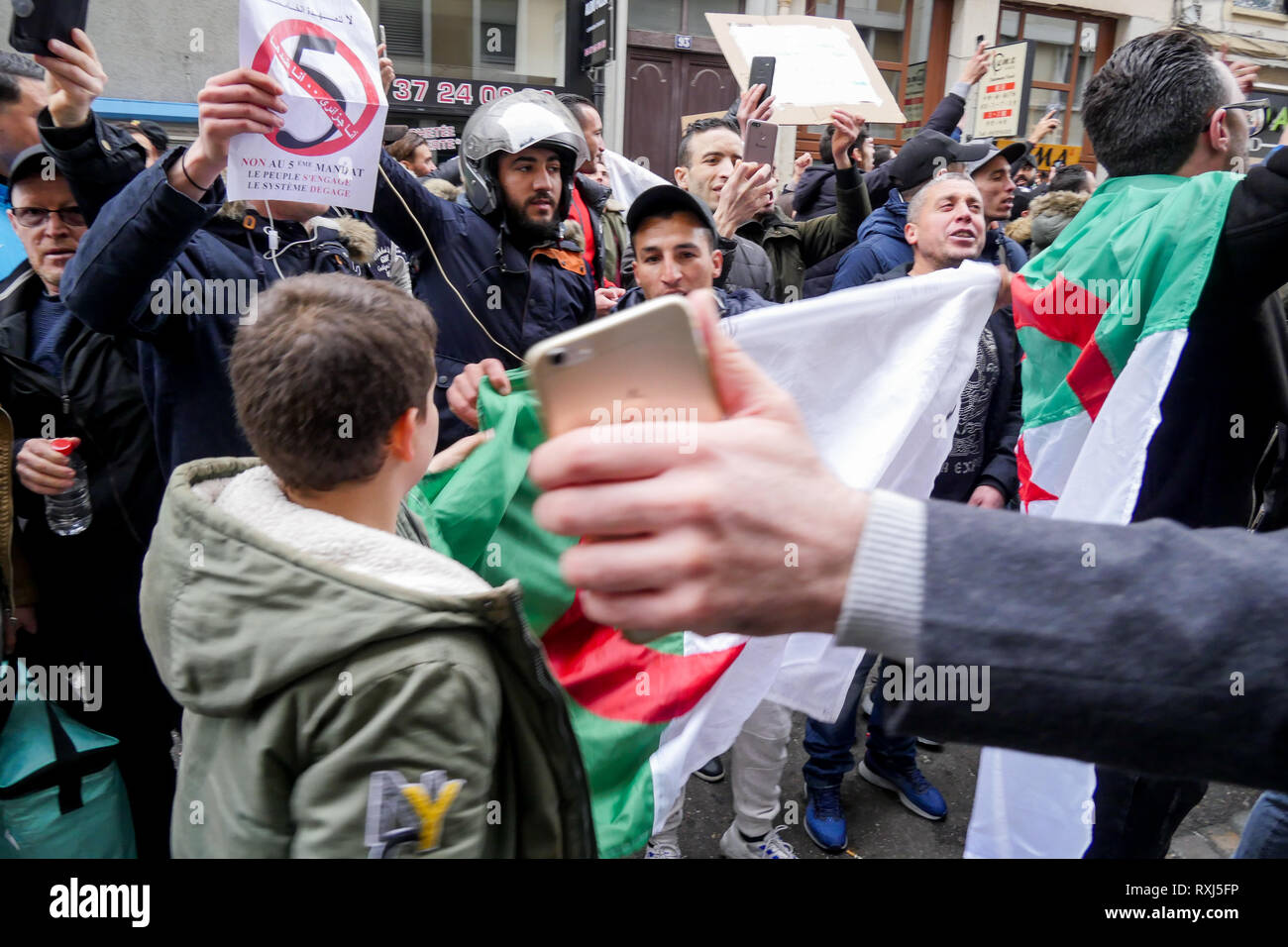 Manifestations de la diaspora algérienne Abdelaziz Bouteflika 5e candidature au poste présidentiel, Lyon, France Banque D'Images