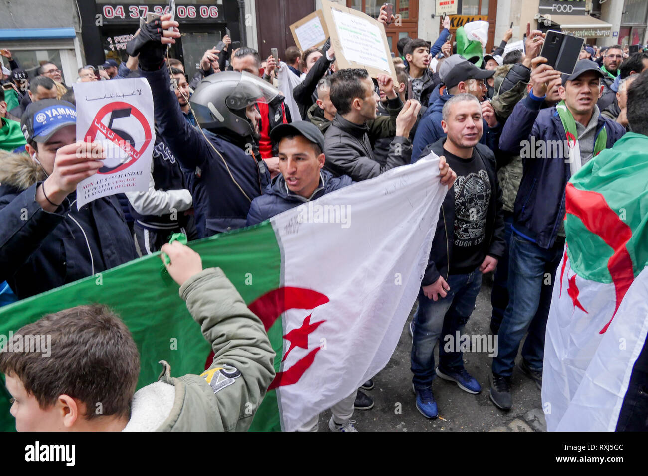 Manifestations de la diaspora algérienne Abdelaziz Bouteflika 5e candidature au poste présidentiel, Lyon, France Banque D'Images