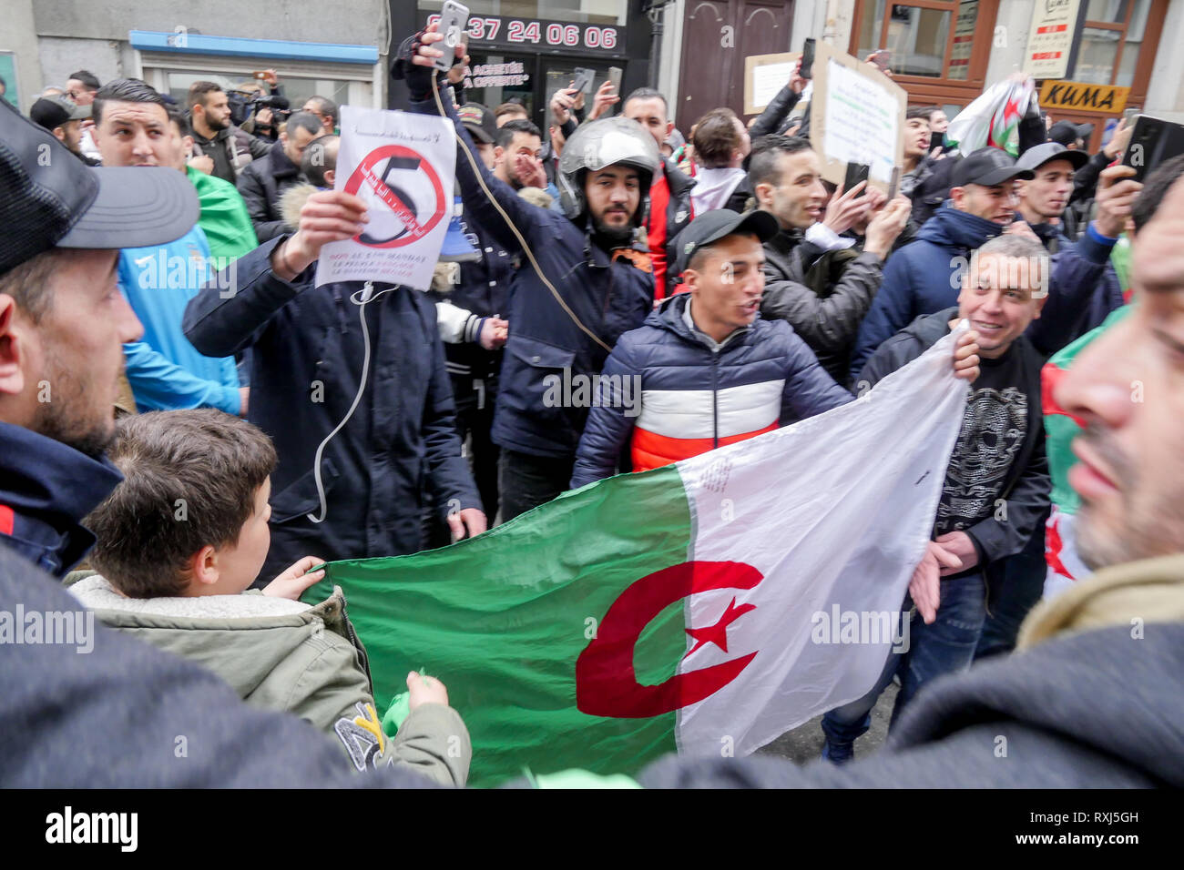 Manifestations de la diaspora algérienne Abdelaziz Bouteflika 5e candidature au poste présidentiel, Lyon, France Banque D'Images