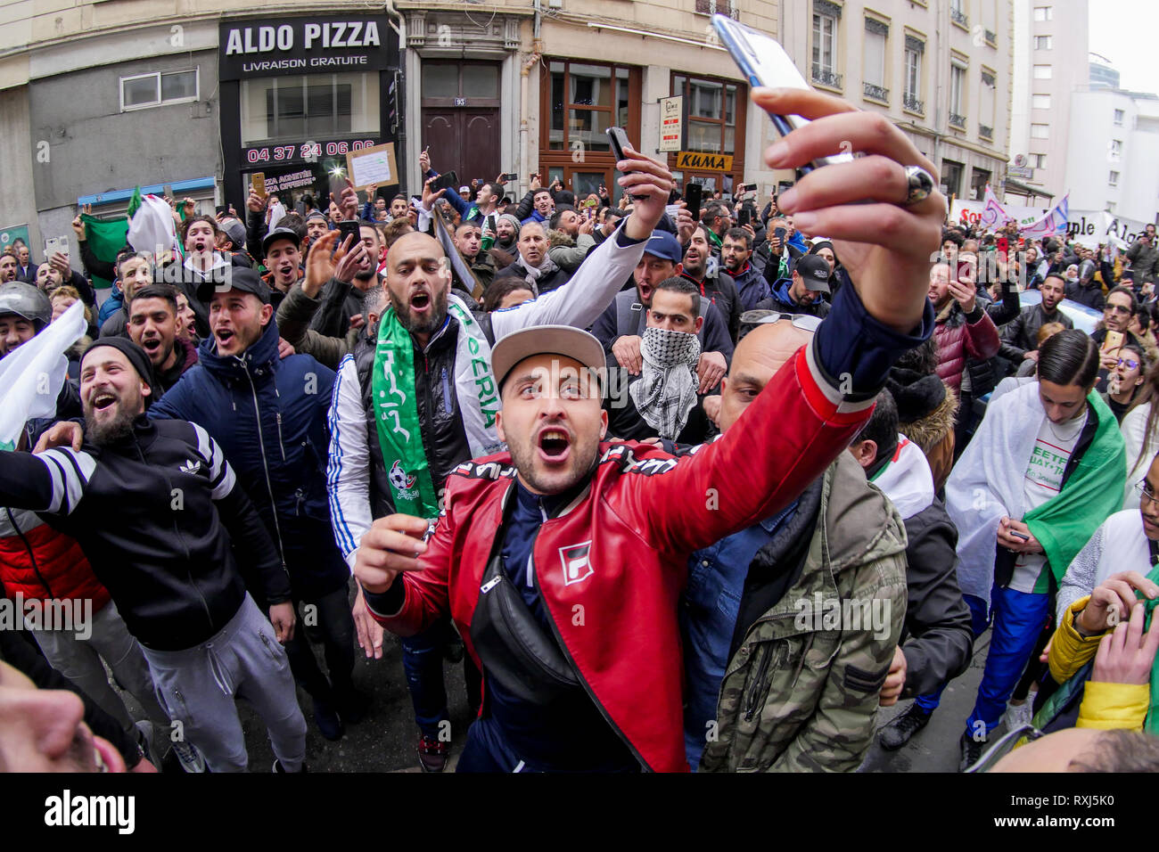Manifestations de la diaspora algérienne Abdelaziz Bouteflika 5e candidature au poste présidentiel, Lyon, France Banque D'Images