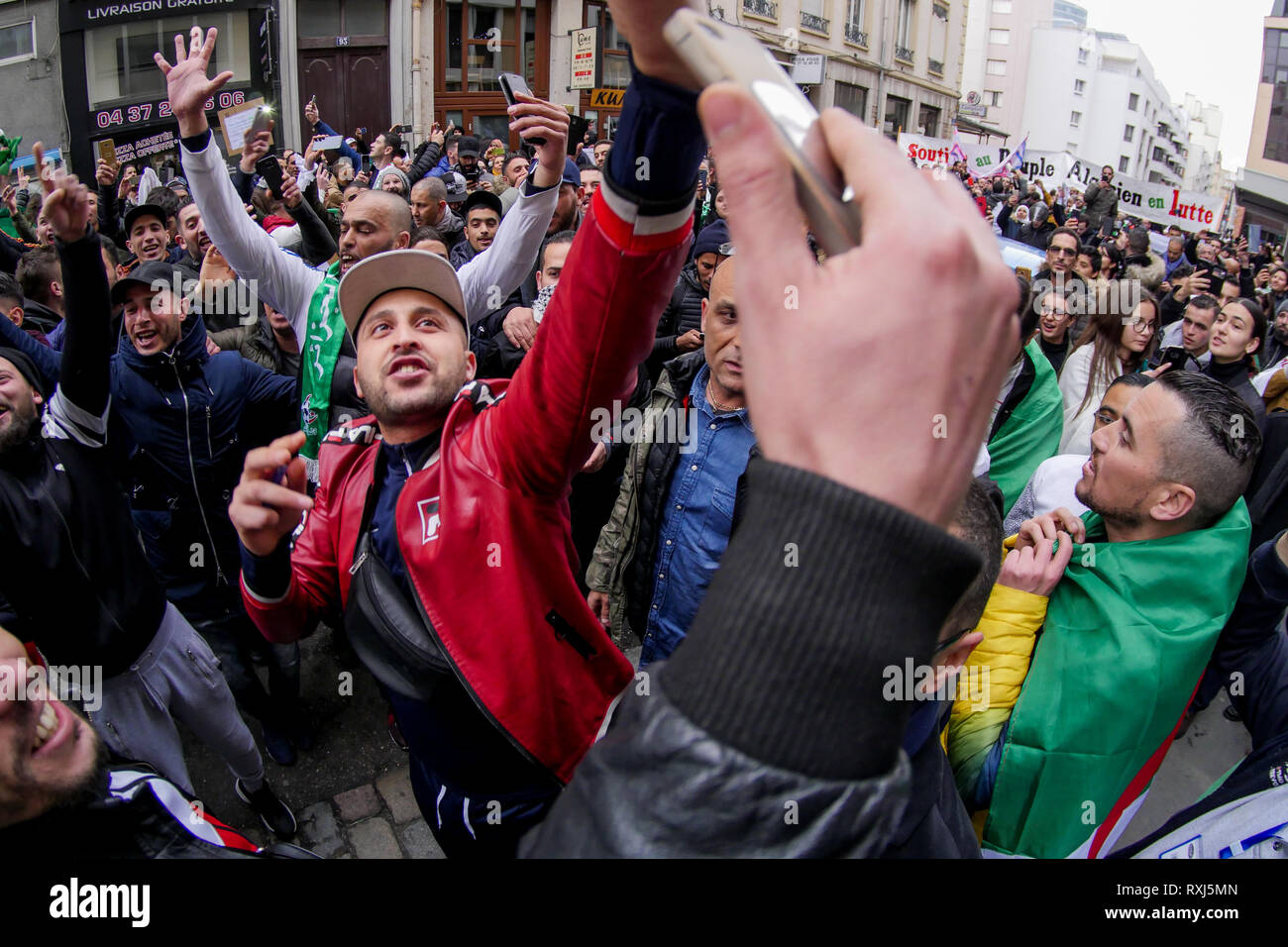 Manifestations de la diaspora algérienne Abdelaziz Bouteflika 5e candidature au poste présidentiel, Lyon, France Banque D'Images