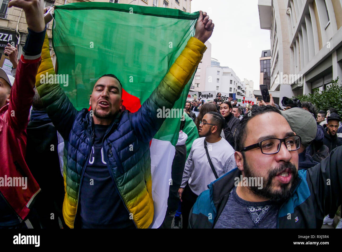 Manifestations de la diaspora algérienne Abdelaziz Bouteflika 5e candidature au poste présidentiel, Lyon, France Banque D'Images