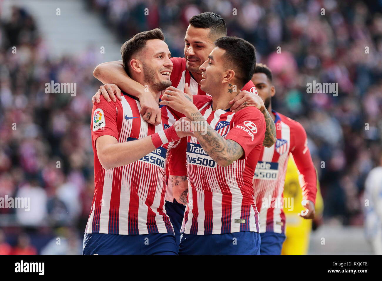 L'Atletico de Madrid Saul Niguez (L) et Angel Martin Correa (R) célèbrent objectif durant la Liga match entre l'Atletico de Madrid et CD Leganes à Wanda stade Metropolitano de Madrid. (Score final 1-0 Atletico de Madrid Leganes CD) Banque D'Images