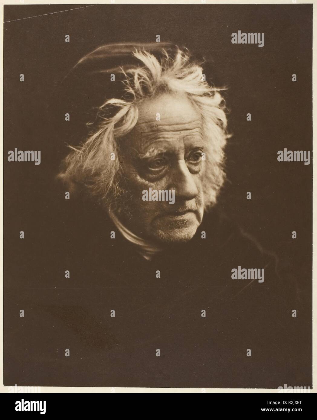 Sir John Herschel. Julia Margaret Cameron ; anglais, 1815-1879. Date : 1867. Dimensions : 32 × 25.9 cm (image/papier) ; 38,3 × 31,7 cm (montage). Impression carbone. Origine : Angleterre. Musée : le Chicago Art Institute. Banque D'Images