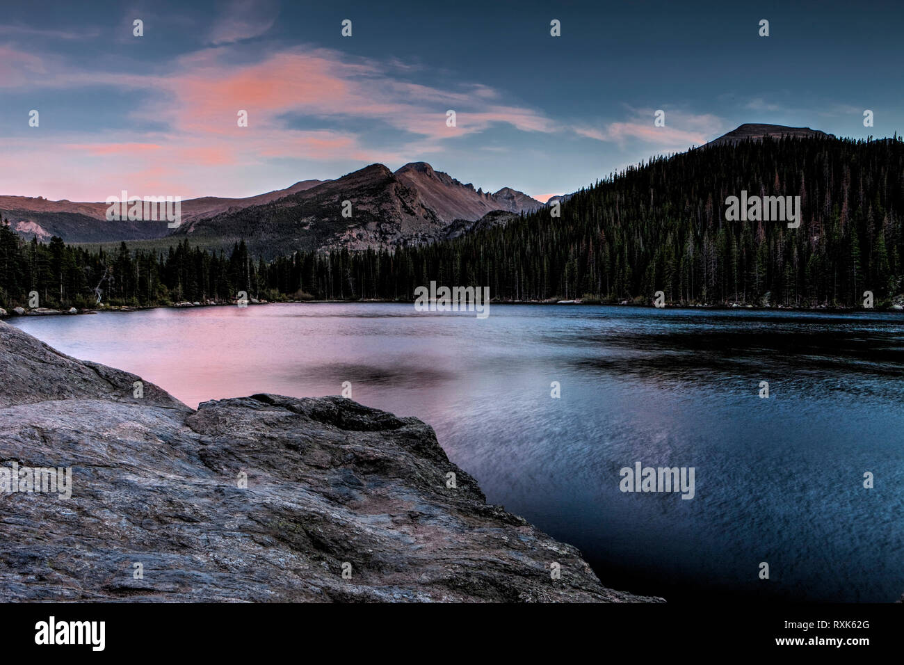 Coucher de soleil, lac de l'Ours, Rocky Mountain National Park, Colorado, USA Banque D'Images