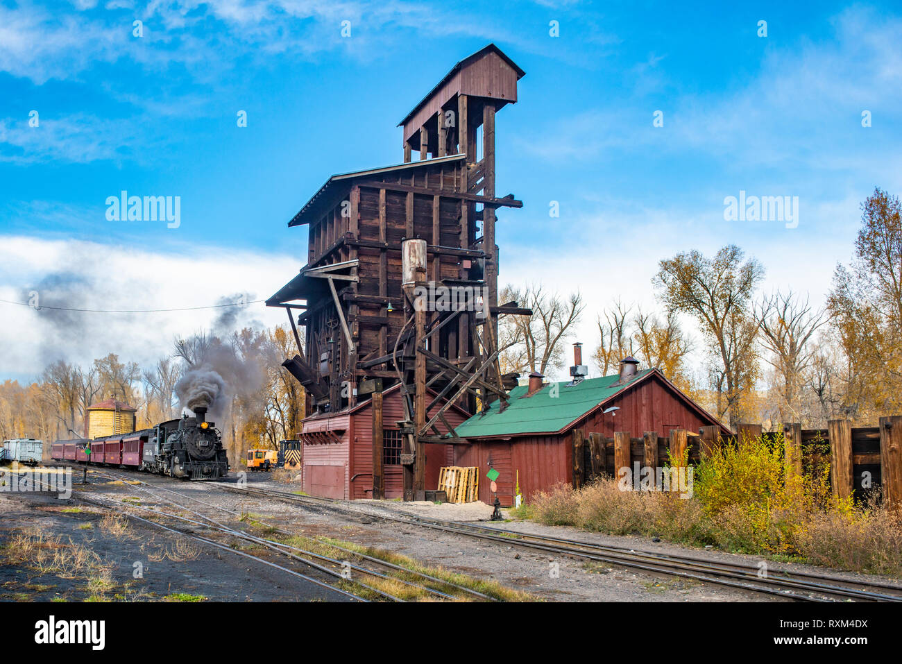 CUMBRES, Nouveau Mexique, USA. Dernière Cumbres & steamtrain toltèque de la saison dans la station auf Cumbres Banque D'Images