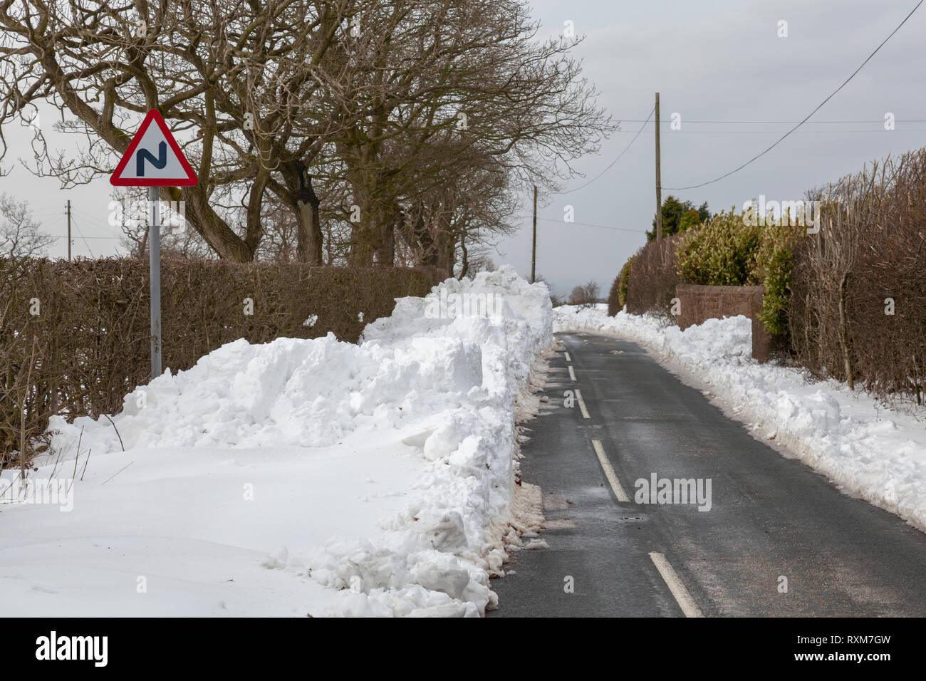 Les tempêtes de neige et un bloc d'automne chemin de campagne près de Chorley Lancashire Banque D'Images