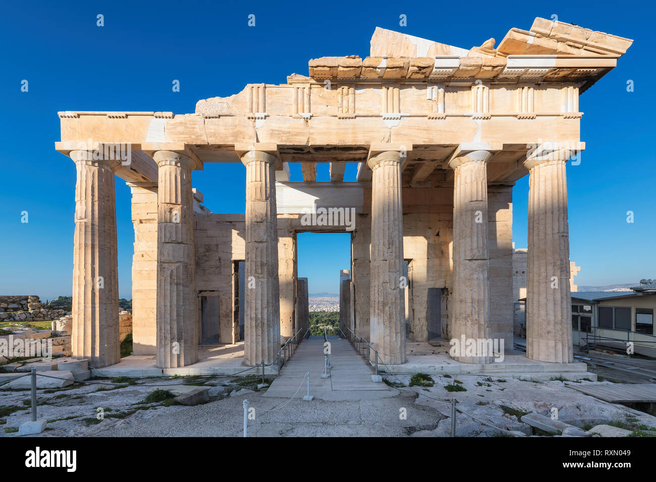 Dans les Propylées Acropole, est la porte monumentale de l'Acropole, Athènes, Grèce Banque D'Images
