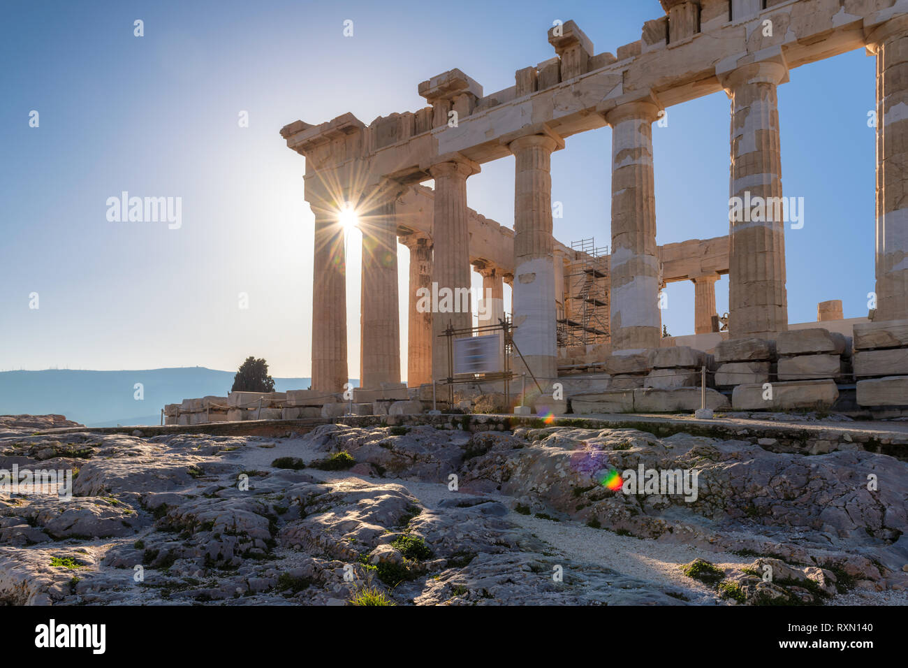 Anciennes colonnes du Parthénon temple dans l'Acropole, Athènes, Grèce. Banque D'Images