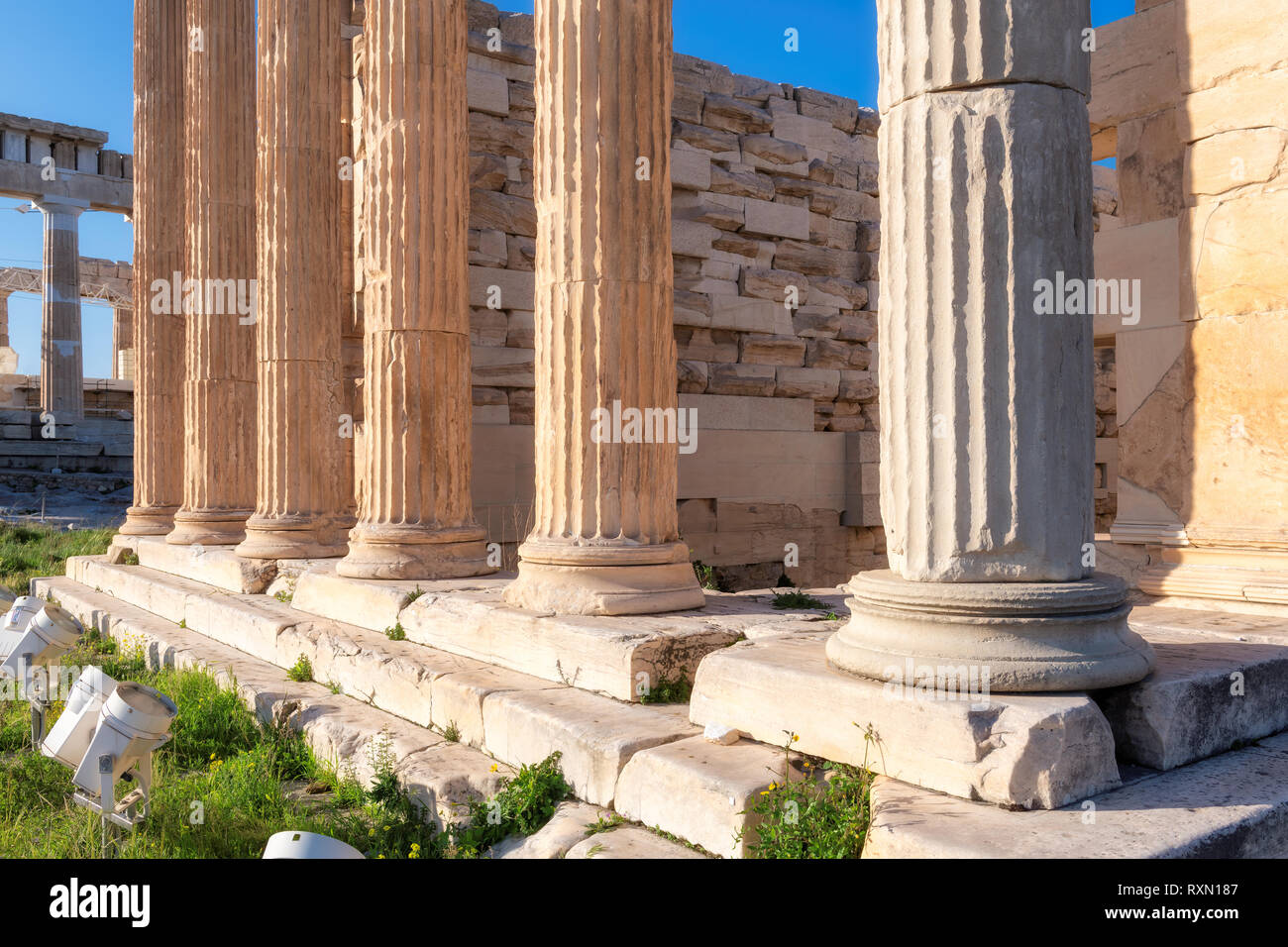 Colonnes d'Erechtheion temple sur l'Acropole, Athènes, Grèce Banque D'Images