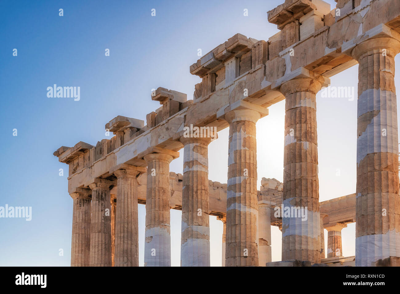 Anciennes colonnes du Parthénon temple dans l'Acropole, Athènes, Grèce. Banque D'Images