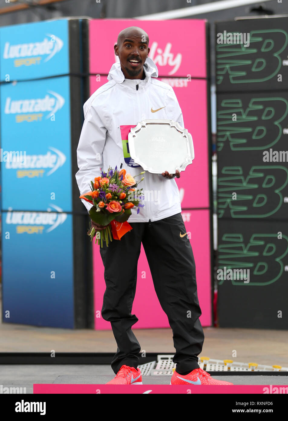 Mo Farah vainqueur de la course des hommes au cours de l'épanouissement demi à Londres. Banque D'Images