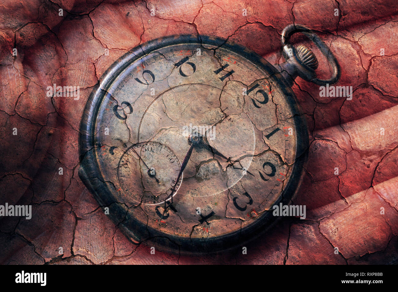Digital composite de montre de poche dans la main avec l'arrière-plan de la terre craquelée, soulignant l'errance, le passage du temps, le vieillissement, le non-respect des délais, etc. Banque D'Images