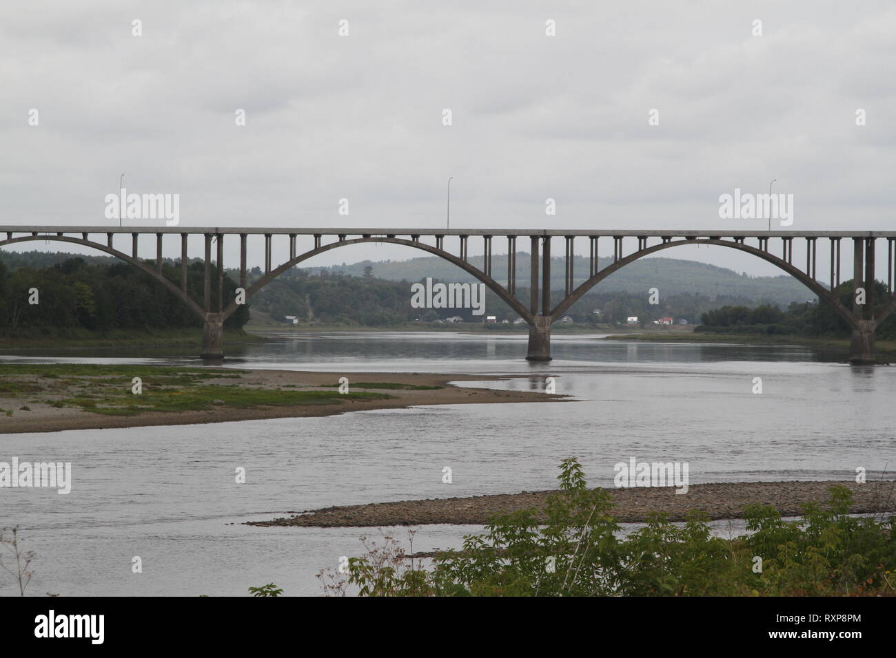 Pont au Nouveau-Brunswick avec des arcs Banque D'Images