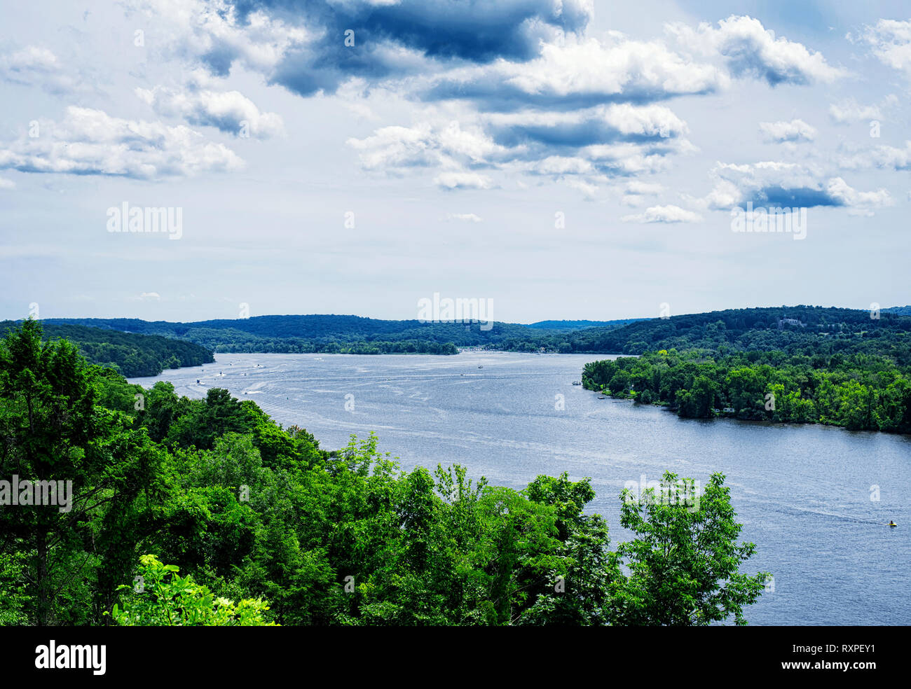 La Connecticut River qui coule à travers East Haddam près de Parc d'état de Gillette Castle dans le comté de New London. Banque D'Images