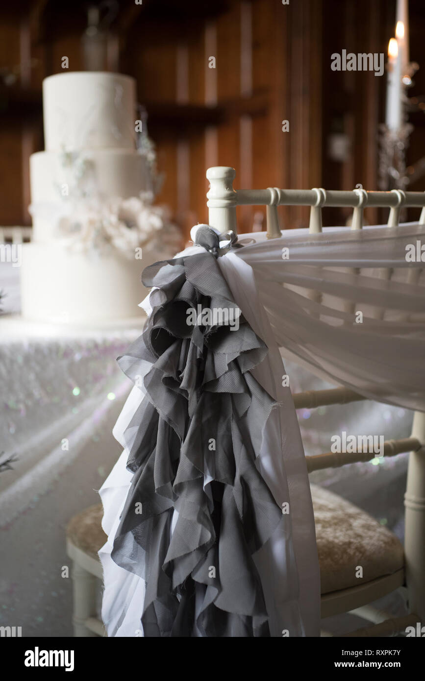 Un Theme D Hiver Gothique Decore De Conte De Table Pour Un Mariage Des Cristaux De Glace Et Des Roses Blanches Photo Stock Alamy Un Theme D Hiver Gothique Decore De Conte De Table Pour Un Mariage Des Cristaux De Glace Et Des Roses Blanches Photo Stock Alamy
