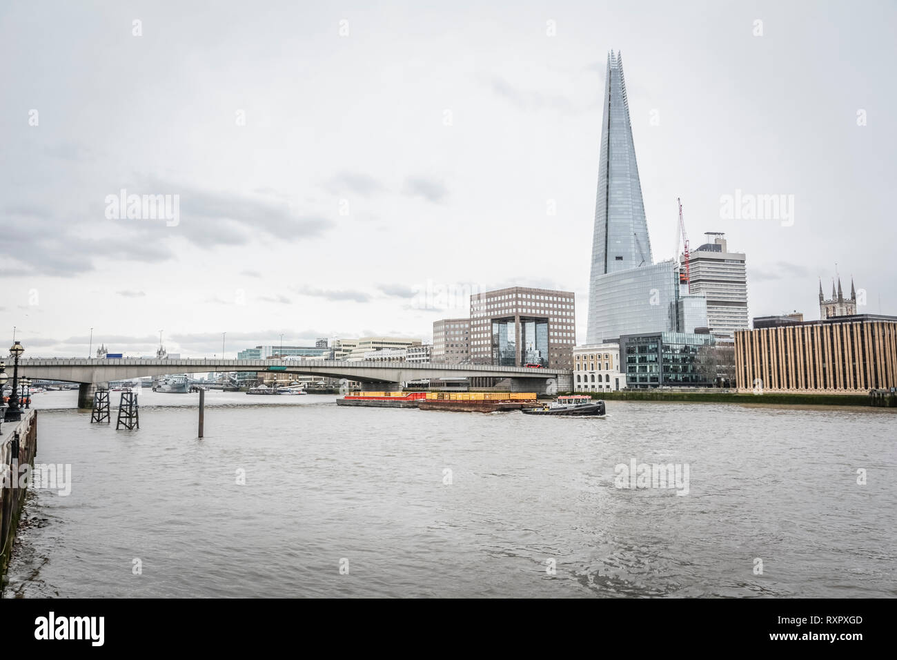 Gratte-ciel Shard de Renzo Piano et 1 London Bridge sur London Bridge, Londres, Angleterre, Royaume-Uni Banque D'Images