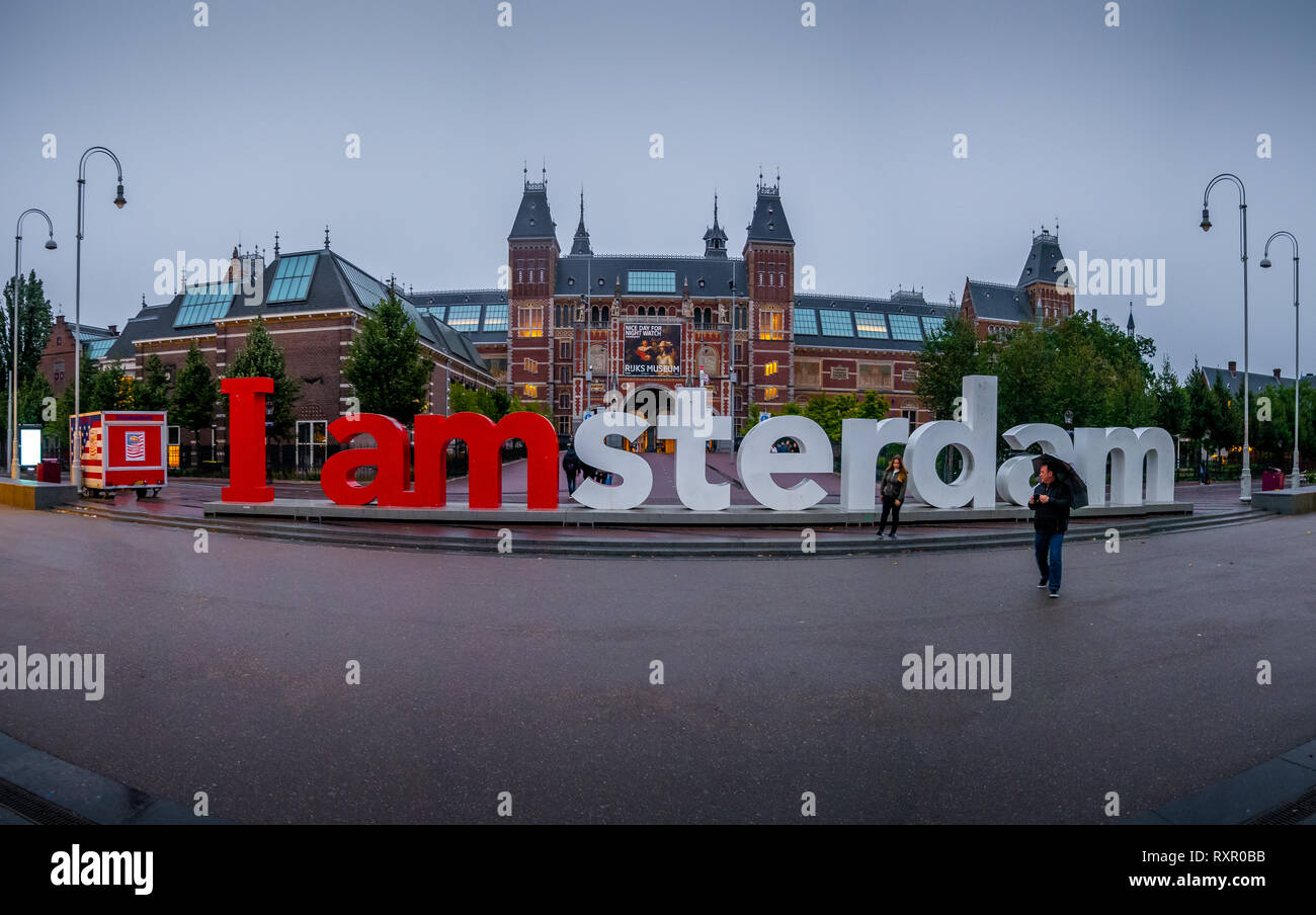 Amsterdam, Pays-Bas - 26 août 2018 non identifié à l'touristiques : le rouge et le blanc Je suis signe d'Amsterdam dans le centre d'amsterdam Banque D'Images
