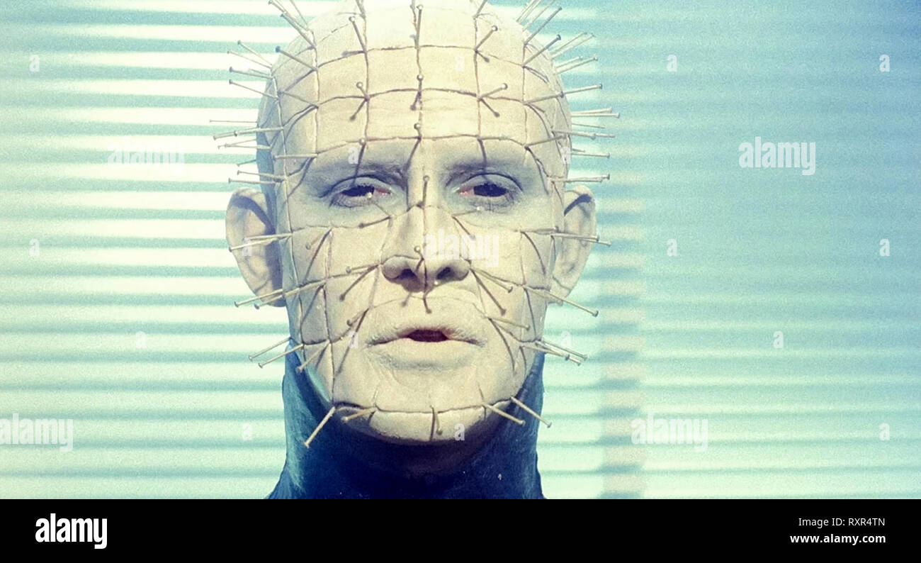 Hellraiser (1987) réalisé par Clive Barker et avec Andrew Robinson, Clare Higgins, Ashley Laurence. Tête d'épingle, un des leaders de l'cénobites. Banque D'Images