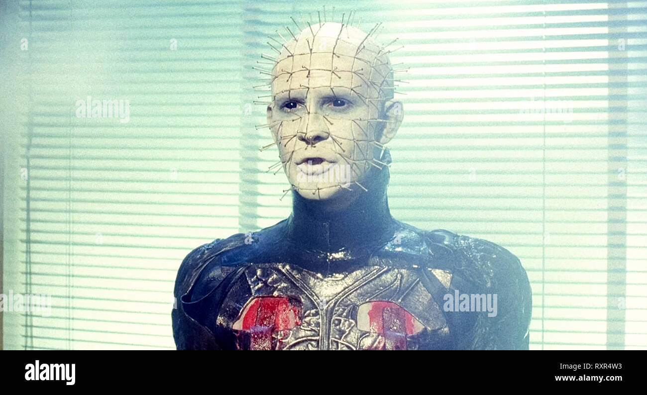 Hellraiser (1987) réalisé par Clive Barker et avec Andrew Robinson, Clare Higgins, Ashley Laurence. Tête d'épingle, un des leaders de l'cénobites. Banque D'Images