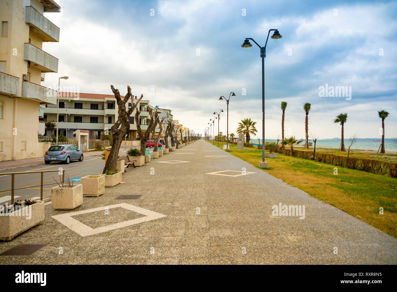 Capo di Orlando, Italie - 06.02.2019 : plage de Capo di Orlando avec ses plages sur la côte nord de la Sicile, Italie Banque D'Images