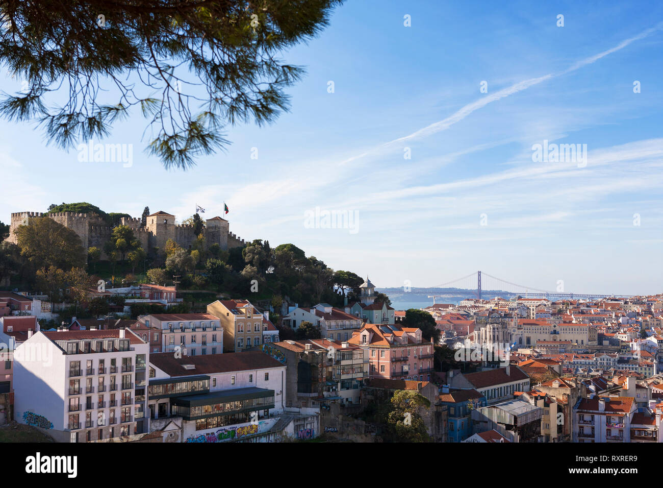 Vue sur la ville depuis le Miradouro da Graça, Lisbonne, Portugal Banque D'Images