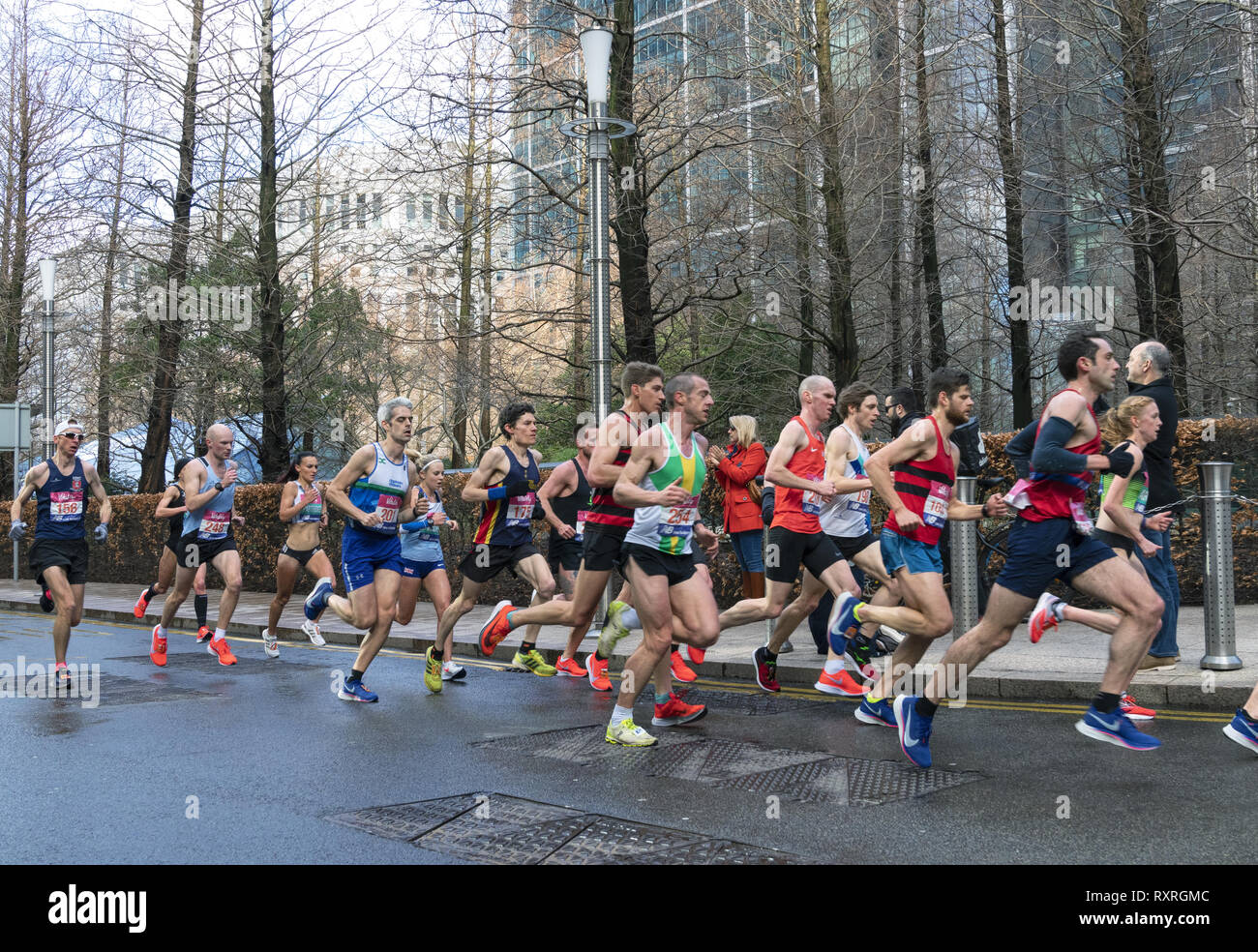Londres, Royaume-Uni. 10 Mar 2019. Les coureurs d'élite athlétique rivaliser dans la collecte de fonds de charité la vitalité demi marathon. Credit : AndKa/Alamy Live News Banque D'Images