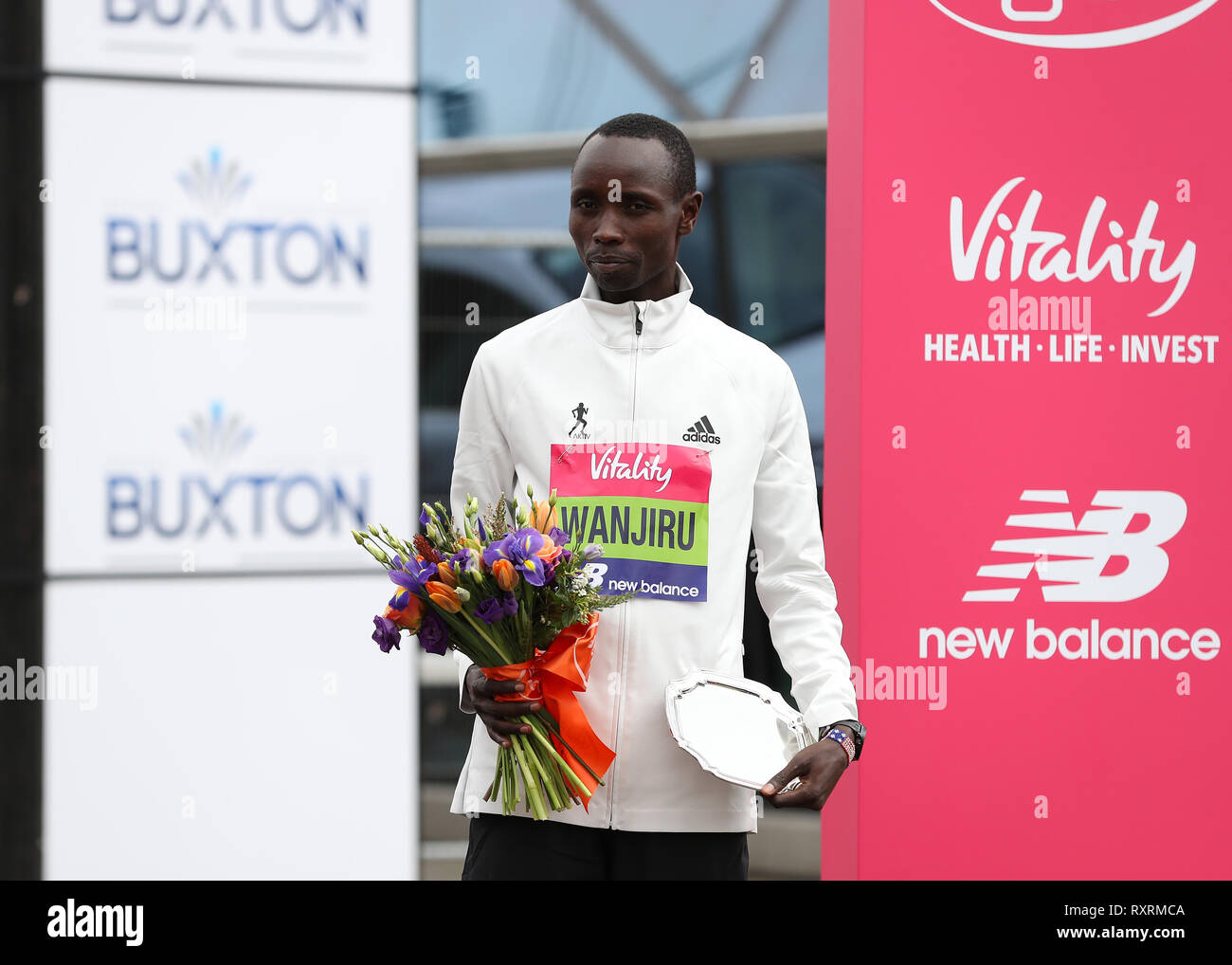 Londres, Royaume-Uni. 10 Mar 2019. L'épanouissement de grands demi-marathon ; Daniel Wanjiru pose avec la 3ème place sur le podium de la plaque : Action Crédit Plus Sport Images/Alamy Live News Banque D'Images