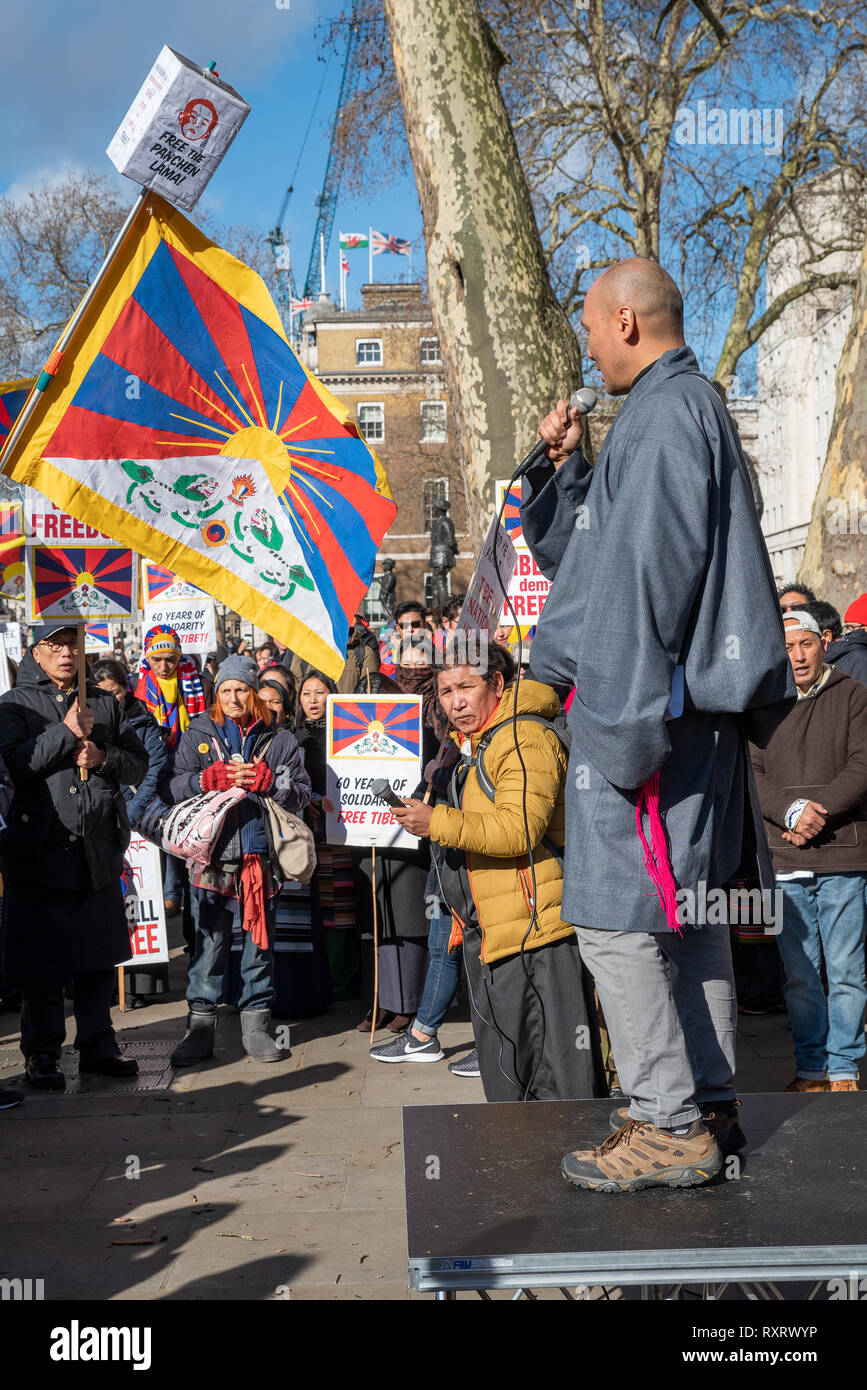 Londres, Royaume-Uni, 10 mars 2019. Tibet libre Démonstration. Des centaines de Tibétains et sympathisants ont organisé une manifestation en face de 10 Downing Street, à Whitehall pour commémorer leur 60e jour du Soulèvement national. Après un rassemblement à Richmond Terrace, les manifestants ont défilé sur l'ambassade de Chine. Crédit : Stephen Bell/Alamy Live News. Banque D'Images