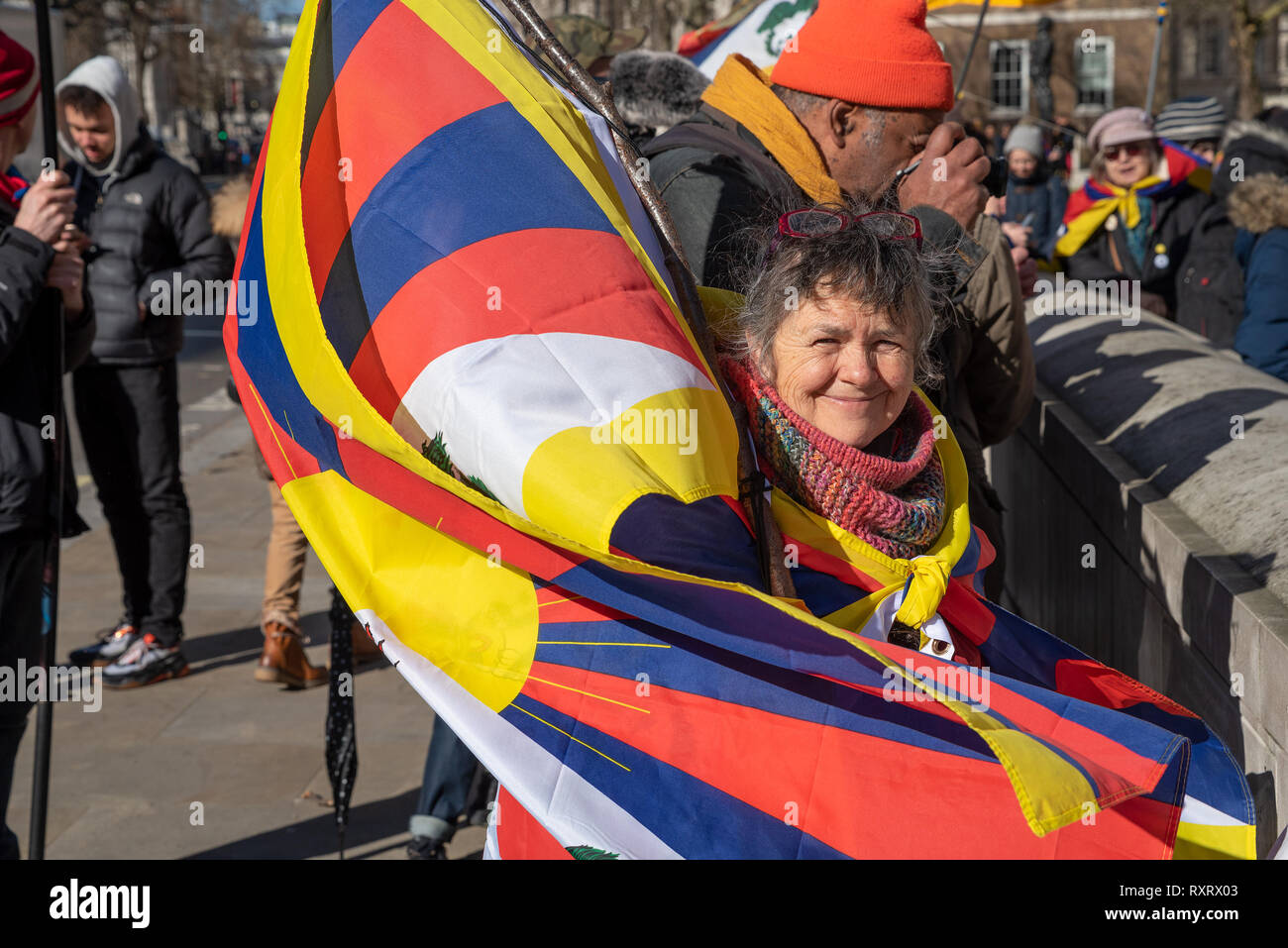 Londres, Royaume-Uni, 10 mars 2019. Tibet libre Démonstration. Des centaines de Tibétains et sympathisants ont organisé une manifestation en face de 10 Downing Street, à Whitehall pour commémorer leur 60e jour du Soulèvement national. Après un rassemblement à Richmond Terrace, les manifestants ont défilé sur l'ambassade de Chine. Crédit : Stephen Bell/Alamy Live News. Banque D'Images