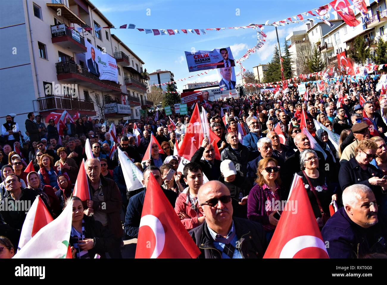 Ankara, Turquie. Mar 10, 2019. Assister à un rassemblement de partisans Mansur Yavas, le candidat à la mairie de la principale formation d'opposition, le Parti républicain du peuple (CHP) et bloc d'opposition turque pour la municipalité métropolitaine, avant les élections locales de définir sur 31.03.2019. Altan Crédit : Gochre | worldwide/dpa/Alamy Live News Banque D'Images