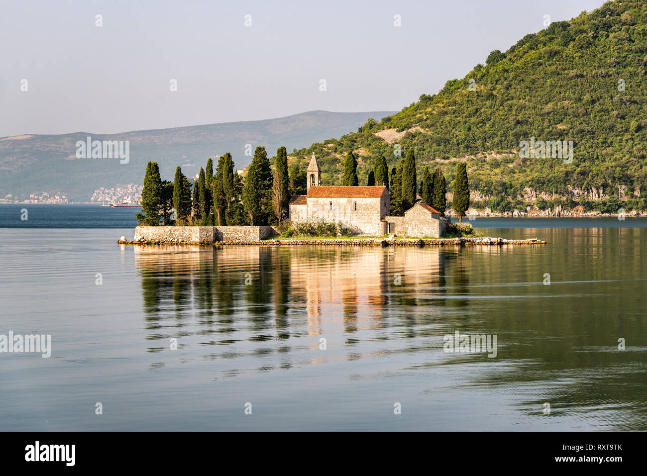 Tôt le matin de Saint George Island à Perast, Monténégro Banque D'Images