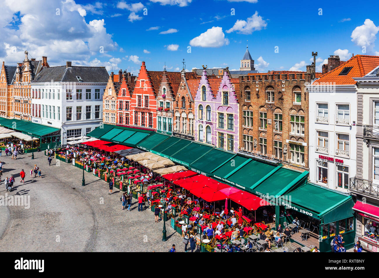 Bruges, Belgique - 10 août 2018 : Vue aérienne de Grote Markt. Banque D'Images