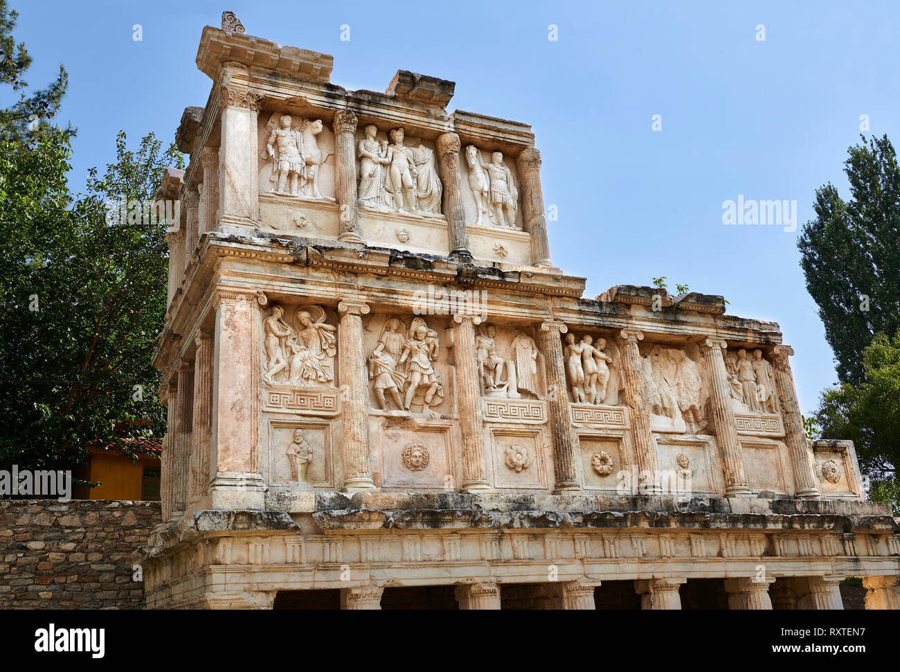 Sanctuaire Sebasteion ruines du bâtiment et panneaux en relief, Aphrodisias Site Archéologique, Aydin, Province de la Turquie. Banque D'Images
