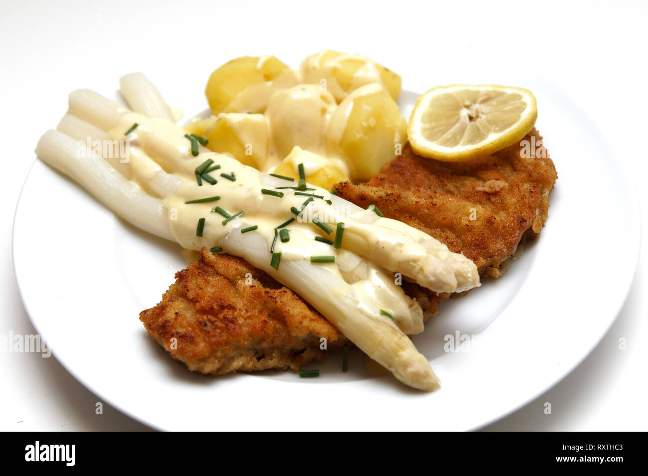 Les asperges d'escalope et de pommes de terre Banque D'Images