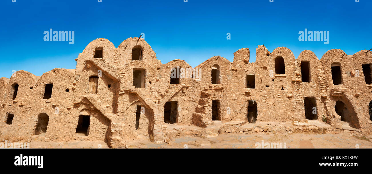 Le nord du Sahara silos de stockage ghorfa de la brique de boue traditionnel berbère Ksar fortifié de Hedada ou Hadada, près de l'Tetouin, Tunisie, le paramè tres Banque D'Images