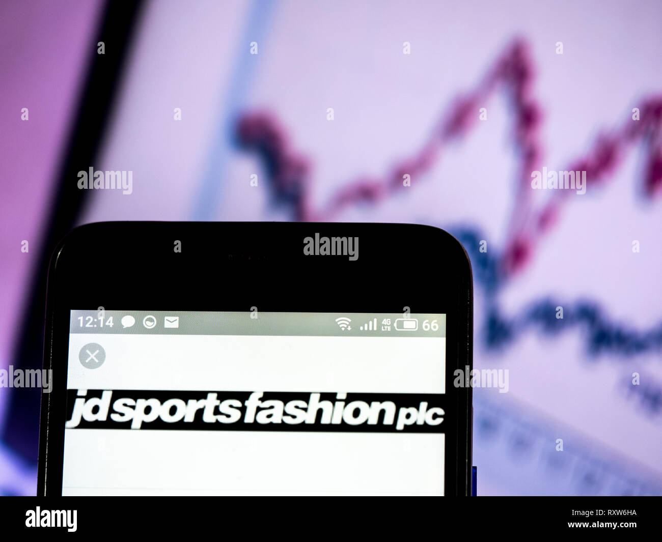 Mode Sports JD plc logo de l'entreprise vu affichée sur téléphone intelligent. Banque D'Images