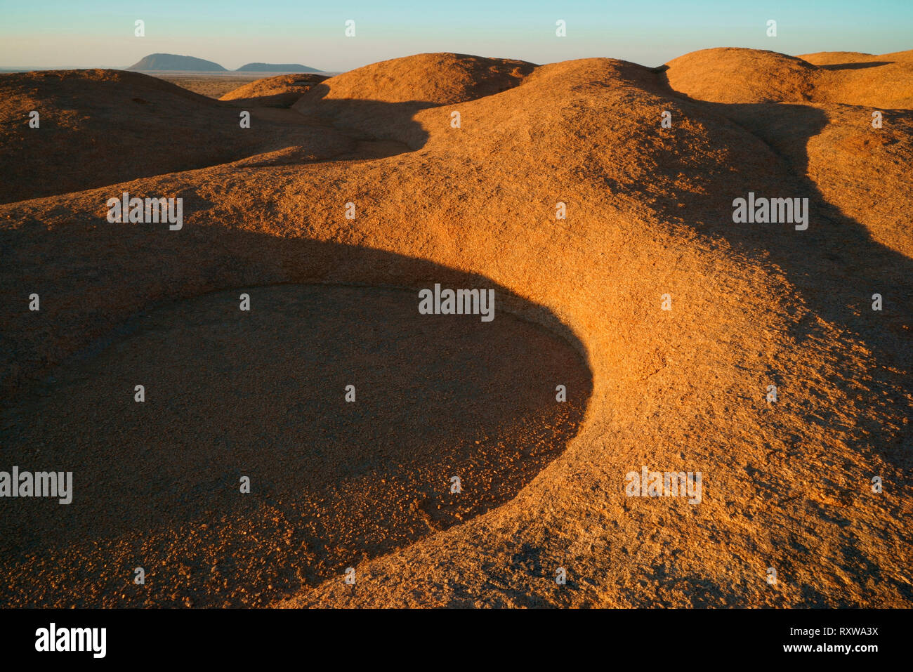 Vue depuis le haut de reste de formations de roche volcanique près de Spitzkoppe,centre de la Namibie,Afrique Banque D'Images