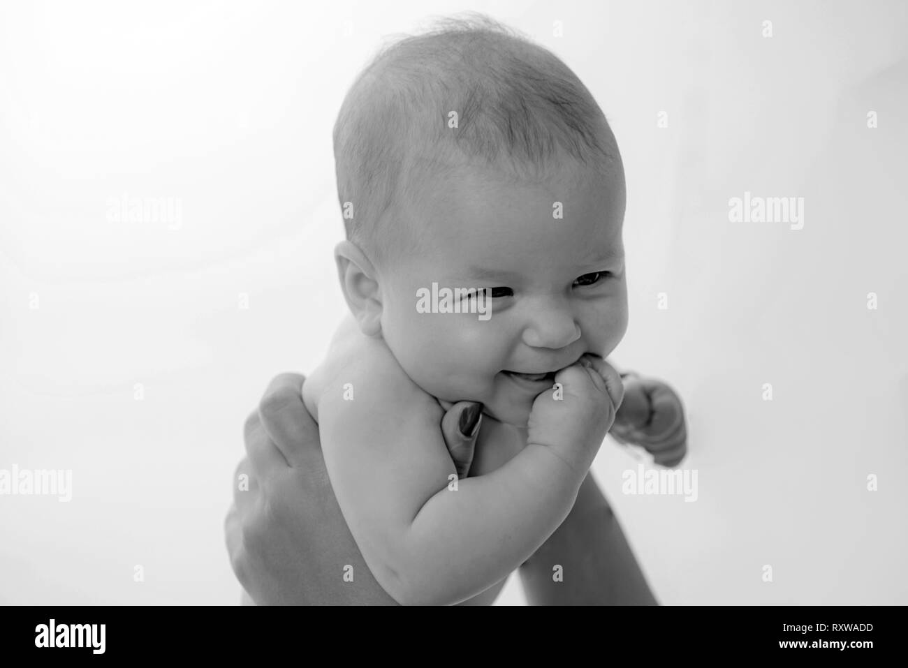 Meilleure Maman La Famille La Garde Des Enfants Journee Des Enfants Sweet Little Baby Nouvelle Vie Et La Naissance De Bebe Petite Fille Avec Visage Mignon Parent Portrait Of Happy Photo Stock